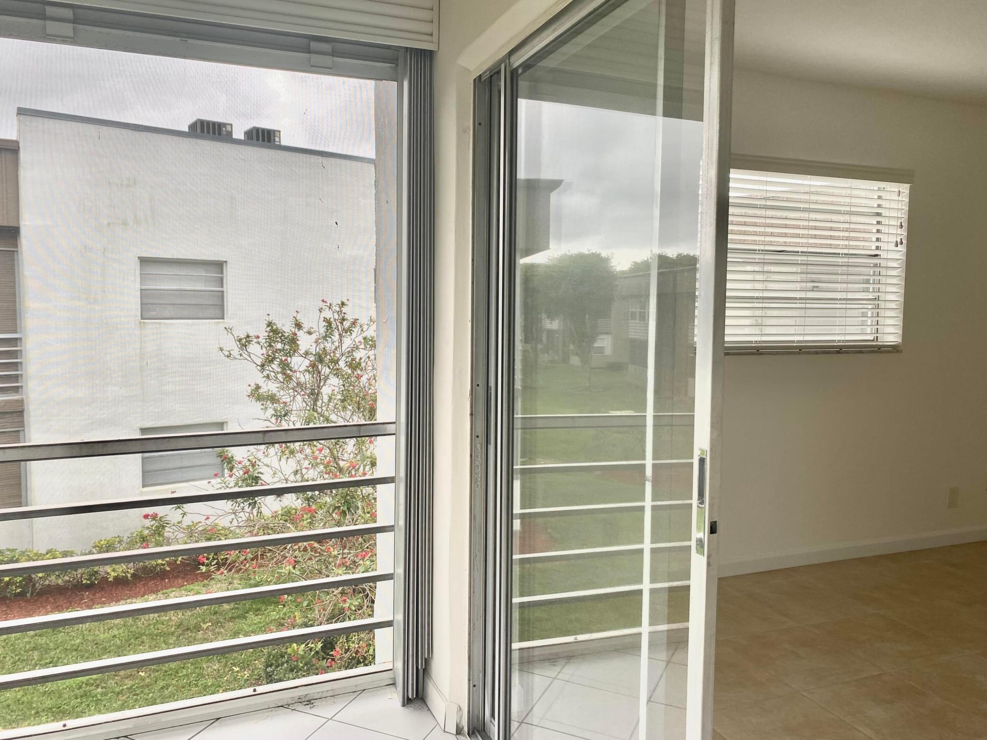 Unit 418 photo 26