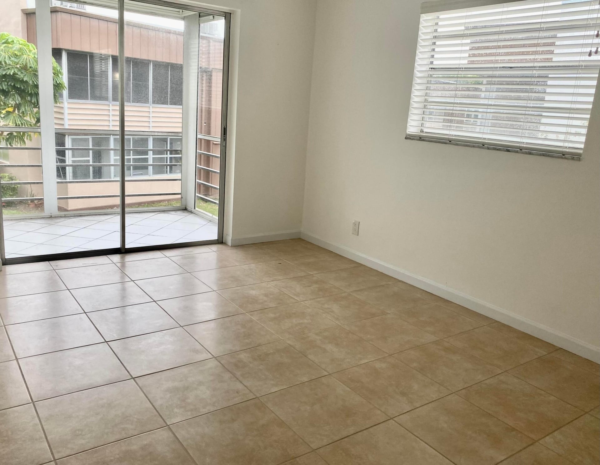 Unit 418 photo 27
