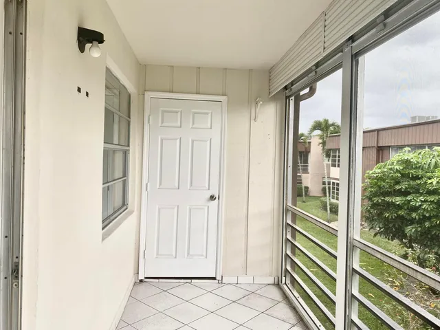 Unit 418 photo 29