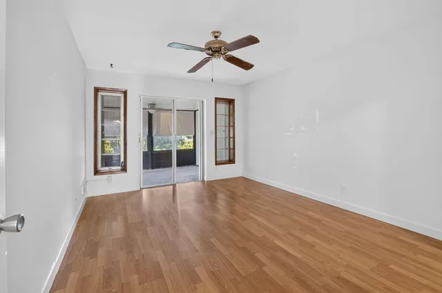 Residence photo 12