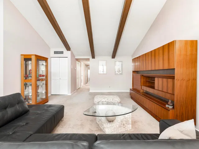 Residence photo 8