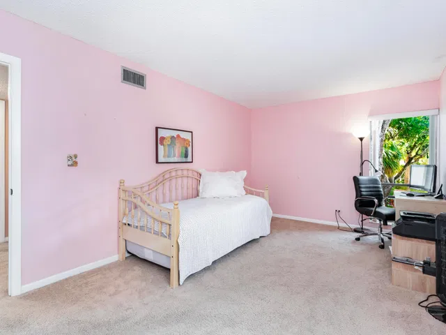 Residence photo 23