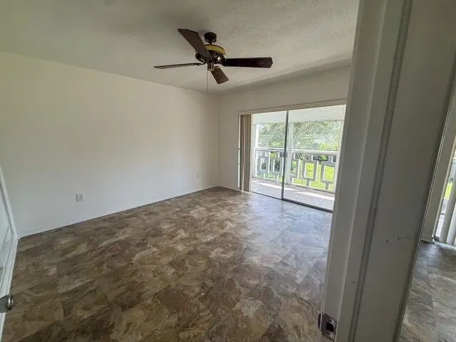 Unit 220 photo 6