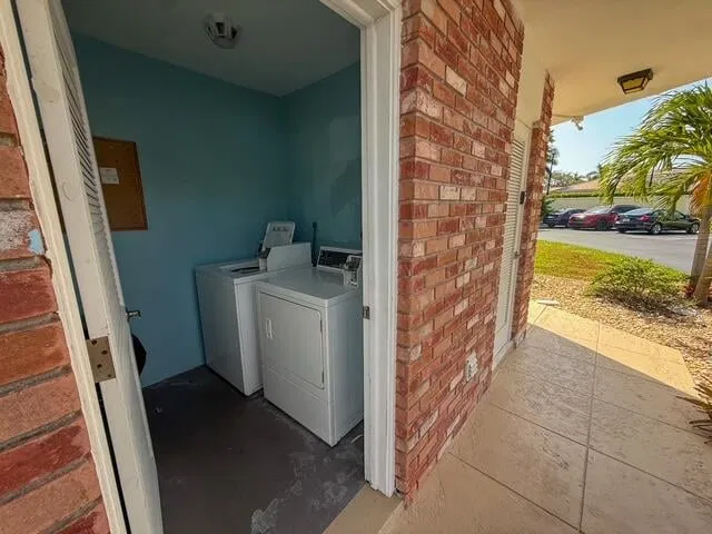 Unit 220 photo 11