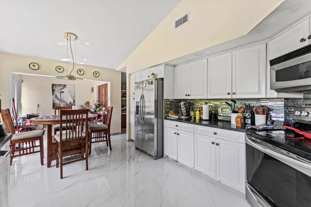Residence photo 14