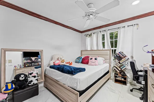 Residence photo 22