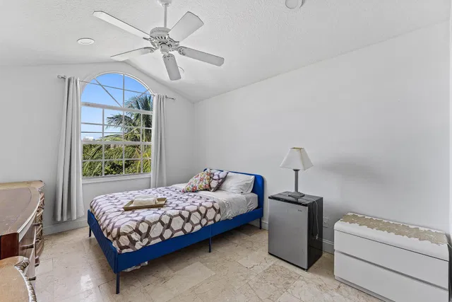 Residence photo 23