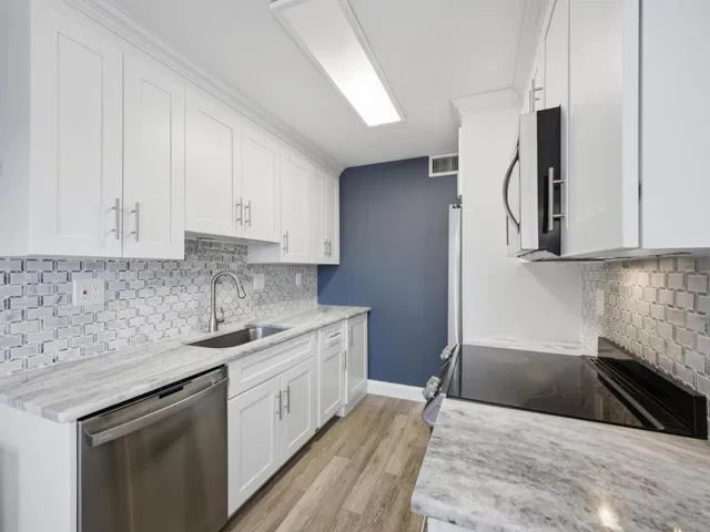 Unit 3038 photo 2