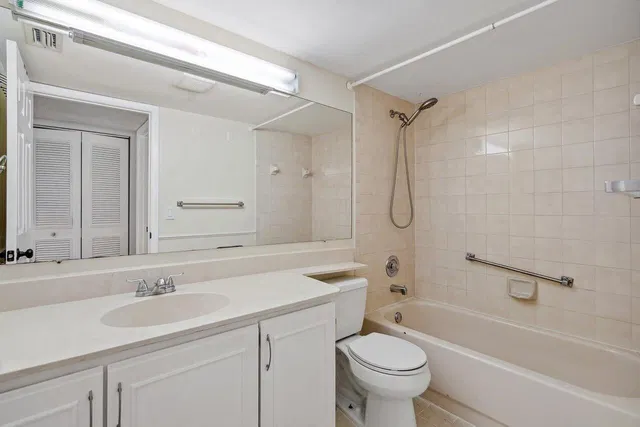Unit D2 photo 17