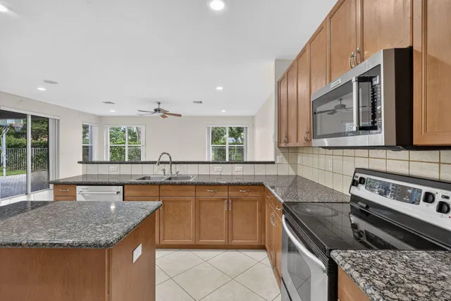 Residence photo 16
