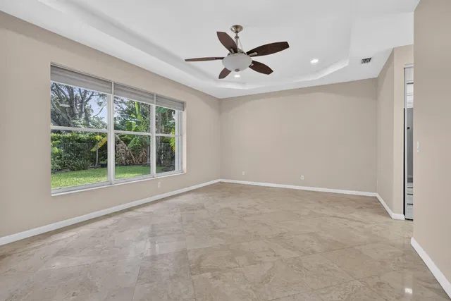 Residence photo 18