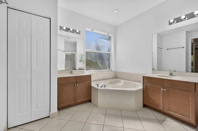 Residence photo 25