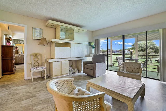 Residence photo 5