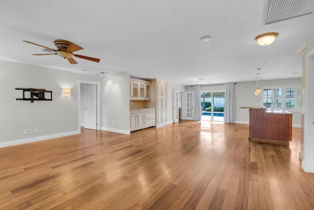 Residence photo 3