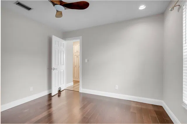 Residence photo 16