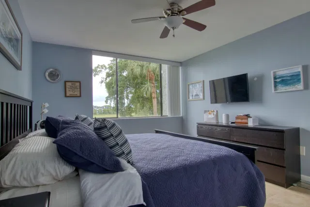 Unit 206 photo 12