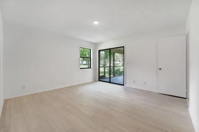 Residence photo 12