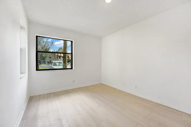 Residence photo 17