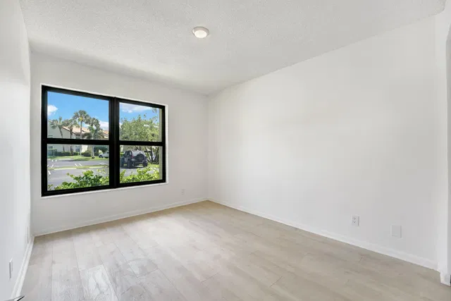 Residence photo 20