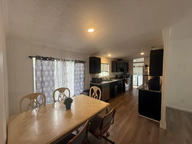 Unit 10548 photo 2