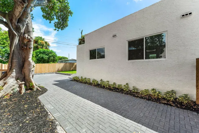 Residence photo 3