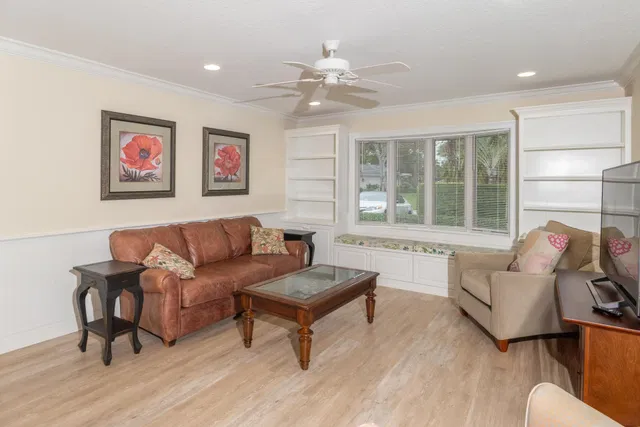 Residence photo 12
