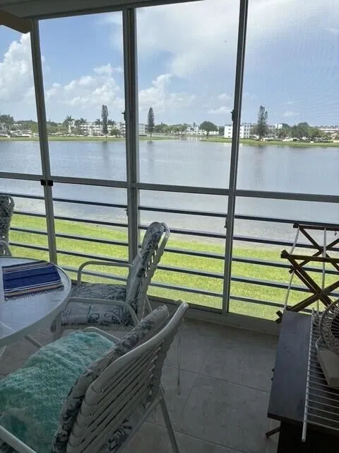 Residence photo 5