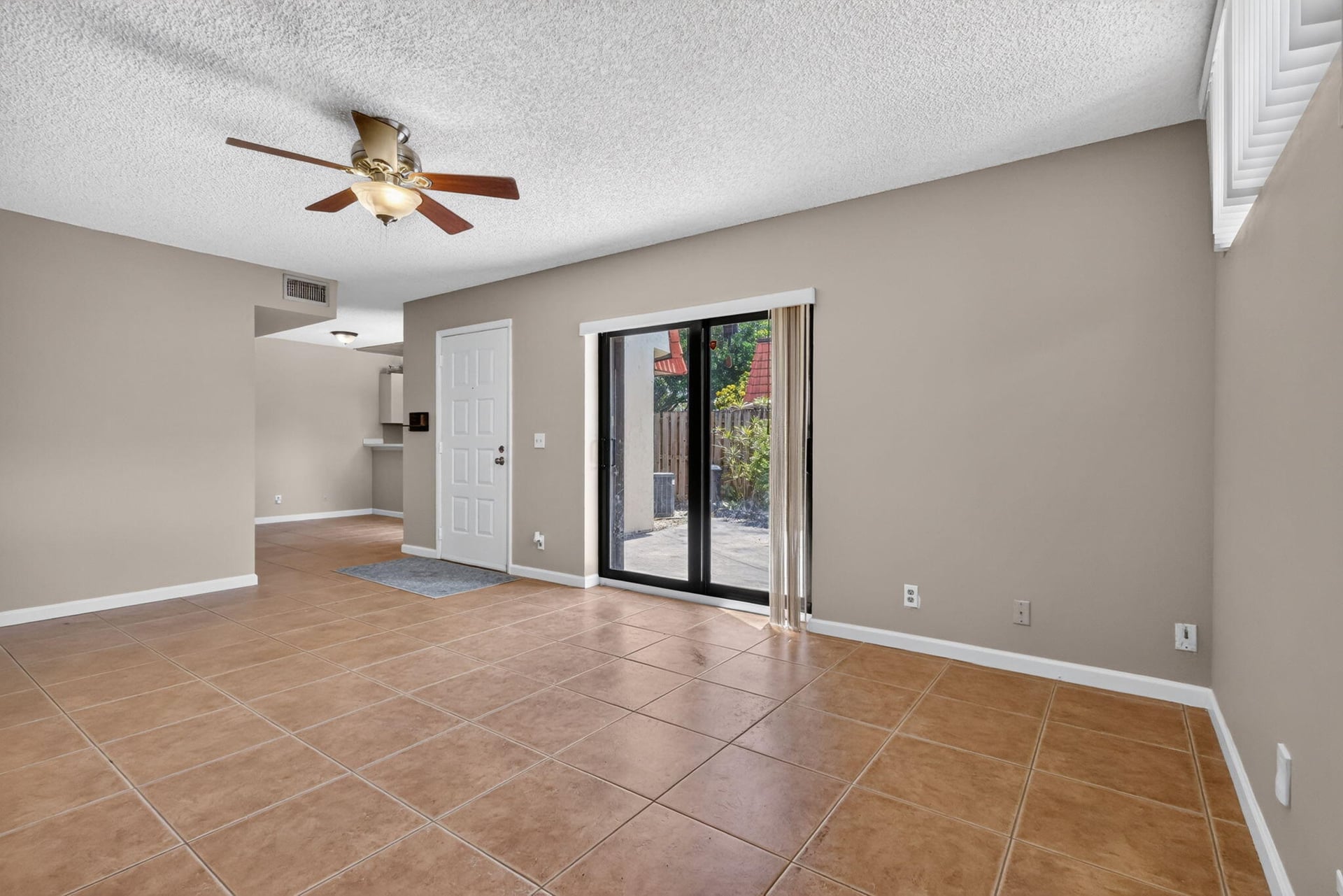 Residence photo 2