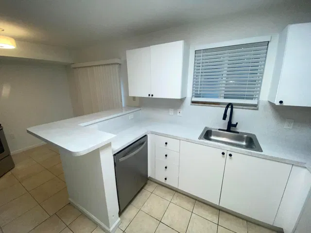  Unit 106 photo 8