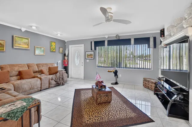 Residence photo 3