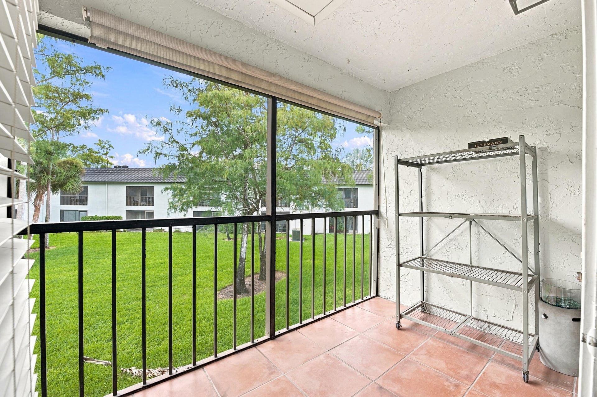 Unit 119 photo 16