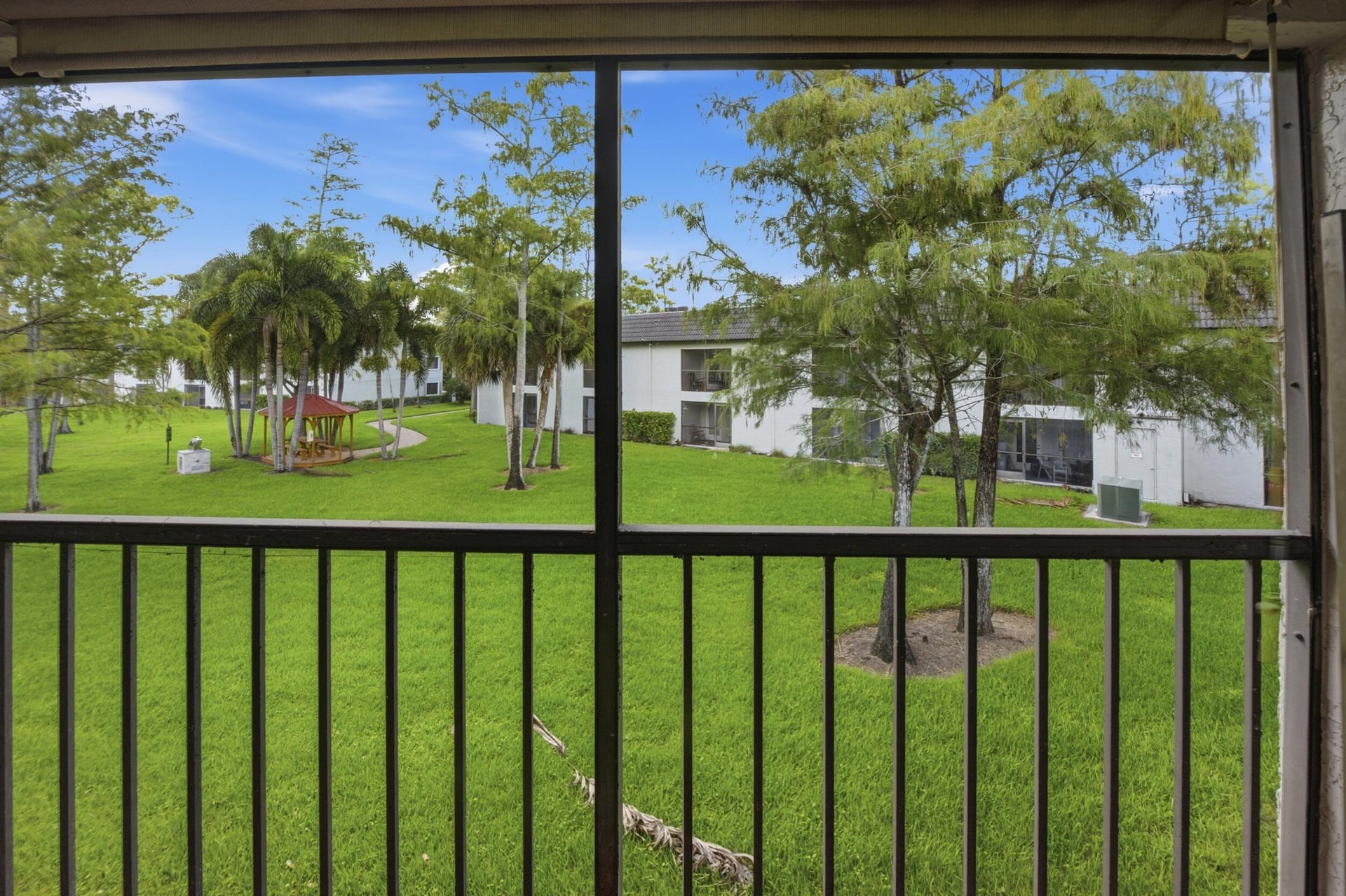 Unit 119 photo 18