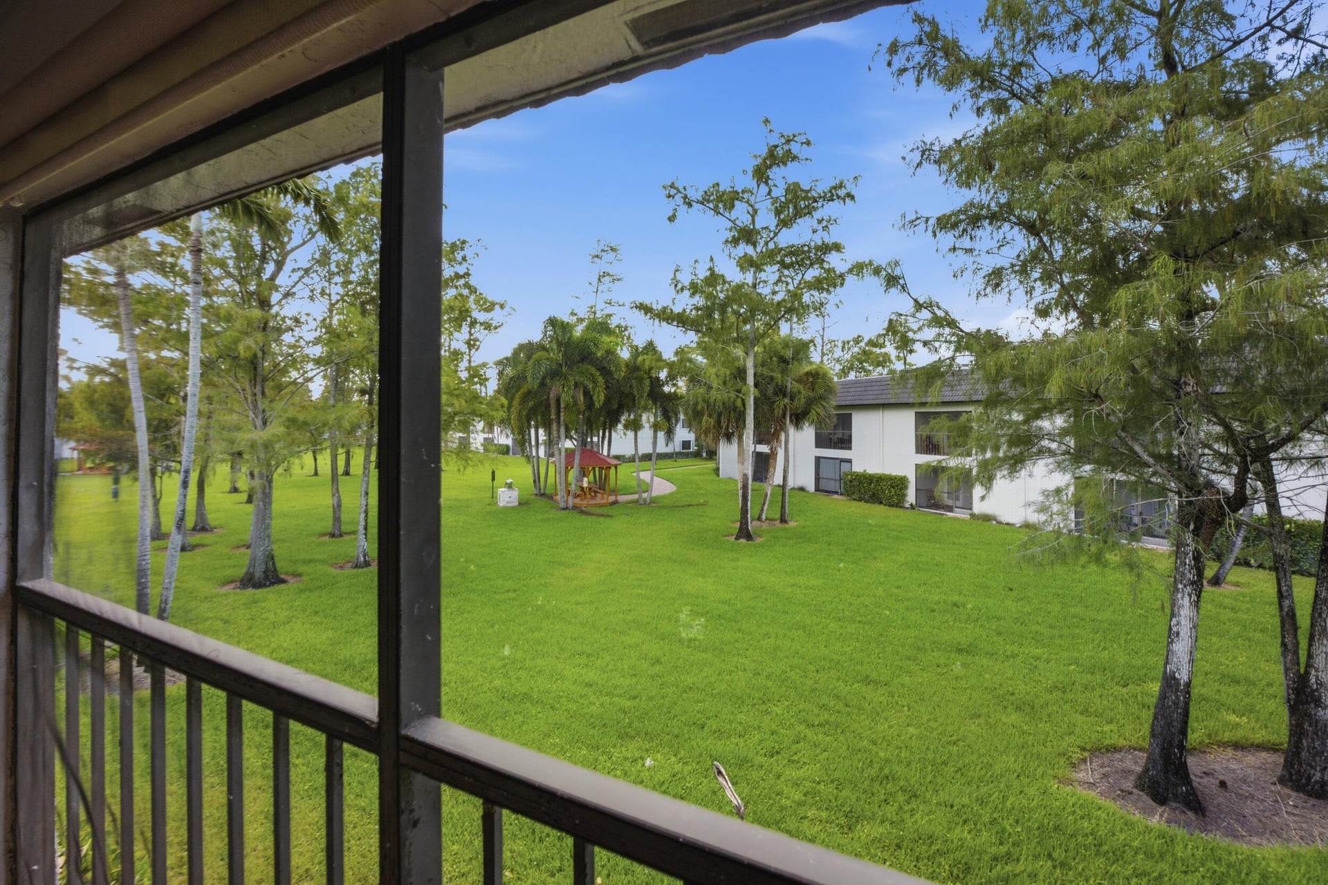 Unit 119 photo 19