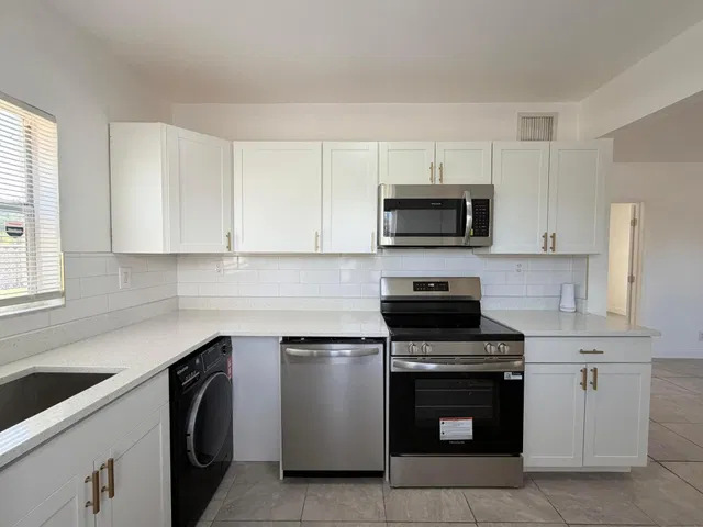 Residence photo 5