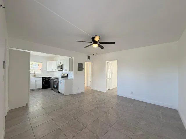 Residence photo 12