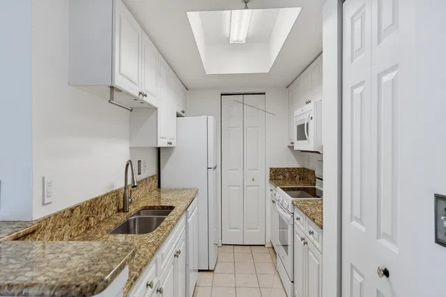 Unit 417 photo 2