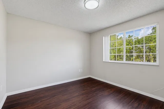 Unit 417 photo 6
