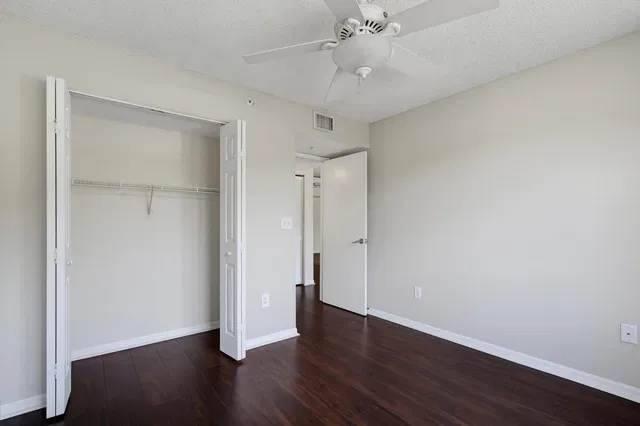 Unit 417 photo 11
