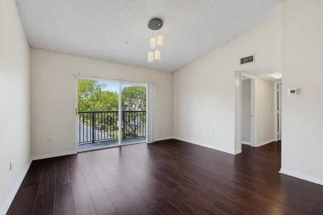 Unit 417 photo 14