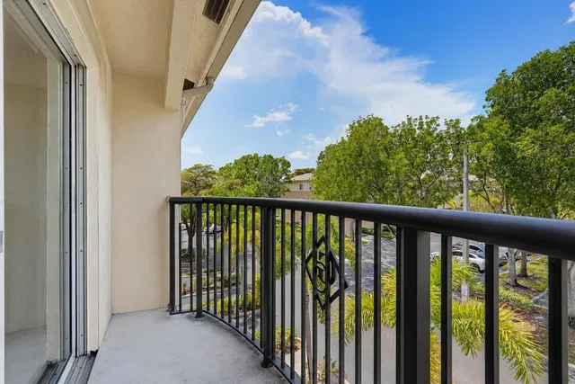 Unit 417 photo 15