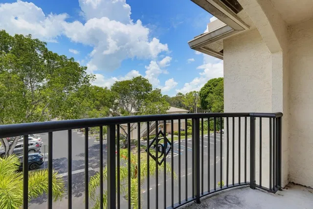 Unit 417 photo 16