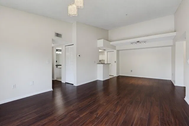Unit 417 photo 17