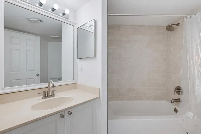 Unit 417 photo 18