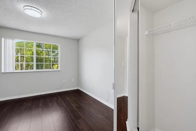 Unit 417 photo 19