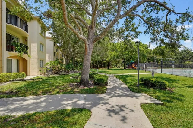 Unit 417 photo 20