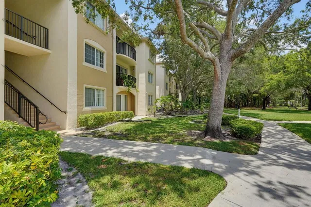 Unit 417 photo 21