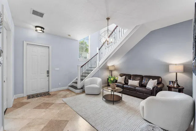Residence photo 2