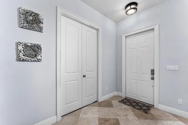 Residence photo 3