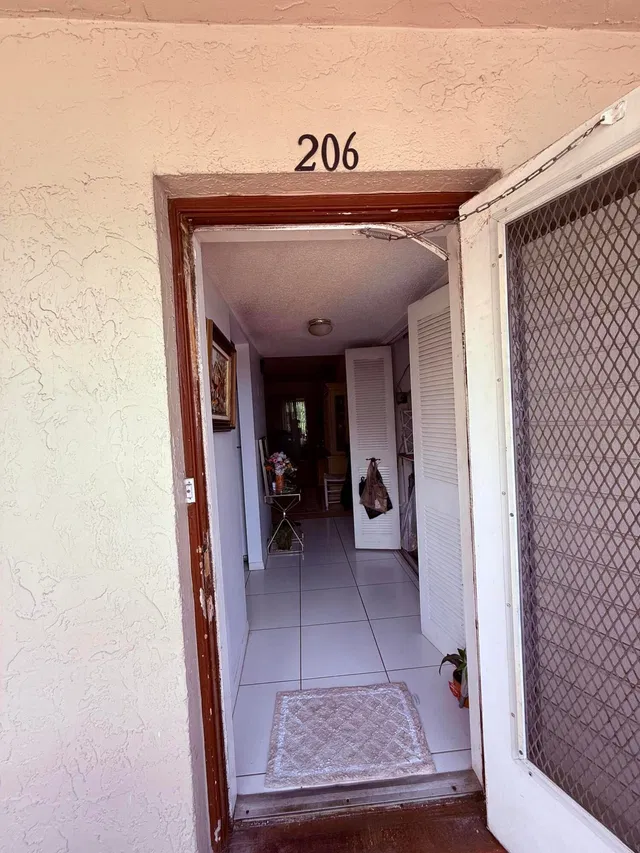 Unit 206 photo 3