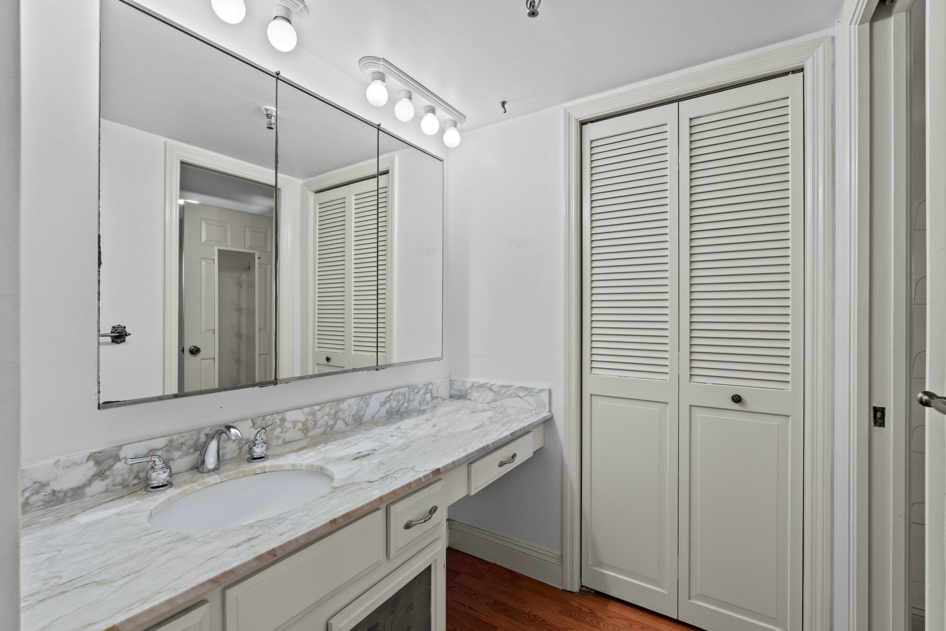 Unit 5110 photo 43